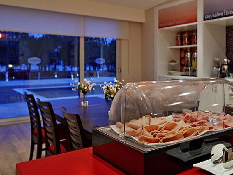 Hampton By Hilton Cluj-Napoca Hotel Buitenkant foto